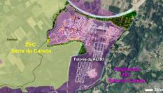 Mapa con la superficie que ocupará la planta de Altri en Palas de Rei (Lugo) y su proximidad a la Zona de Especial Conservación (ZEC) de Serra do Carón.