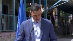 El presidente del Gobierno, Pedro Sánchez, durante su comparecencia desde un campo de refugiados de la UNWRA en Amán, la capital de Jordania.