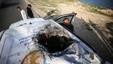 Uno de los vehículos del convoy de la ONG World Central Kitchen alcanzados por el ataque de Israel.