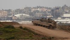 Imagen de archivo de un tanque israelí apostado en la frontera con Gaza.