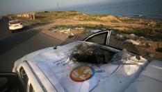 Restos de uno de los coches de World Central Kitchen atacados "por error" por Israel