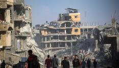 Imagen de archivo de edificios devastados en el enclave de Yan Younis, en la Franja de Gaza.