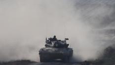 Imagen de archivo de un tanque israelí desplazándose por la frontera con la Franja de Gaza.