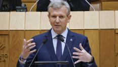 El presidente de la Xunta en funciones, Alfonso Rueda, durante su discurso al comienzo de la primera jornada del Debate de su investidura, este martes en Santiago de Compostela.
