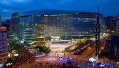 Exterior del estadio Santiago Bernabéu en el último partido de Champions del Real Madrid.
