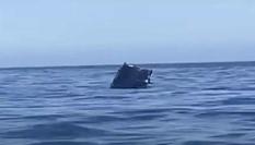 El coche afectado poco después de caer del ferry