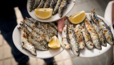 Varios platos de sardinas.