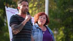 El secretario de Organización de IU, Ismael González, interviene en el acto de la pegada de carteles de inicio de campaña de Podemos en Madrid