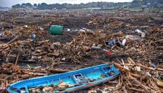 Un bote, arrastrado por el tsunami que golpeó Japón después del terremoto de 2011.