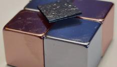 Utilizando grafito, los científicos han creado una plataforma flotante que no requiere energía externa.