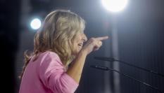 Yolanda Díaz gesticula durante un discurso