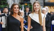 La infanta Sofía junto a la reina Letizia en los últimos Premios Princesa de Asturias.