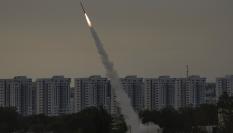 Misil del sistema de escudo aéreo israelí en Ashkelon (Israel).