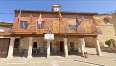 Vista del exterior del bar La Plaza, en Fuentelcésped (Burgos).