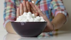 España casi triplica la cantidad de azúcar diaria recomendada por la OMS.