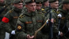 Soldados rusos en Moscú