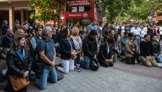 Foto de archivo de personas rezando frente a una clínica abortiva de Madrid.