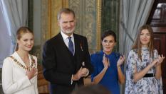 Los reyes Felipe y Letizia con sus hijas el día de la jura de la Constitución de Leonor.