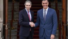 El primer ministro irlandés, Simon Harris, recibe en Dublín al Presidente del Gobierno, Pedro Sánchez.