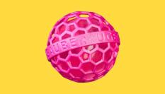 El mejor truco para limpiar los bolsos por dentro: una bola limpiabolsos viral