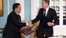 Albares y Blinken firman el acuerdo de colaboración contra la desinformación