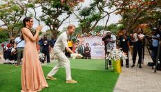 Meghan Markle y el príncipe Harry en Abuja, Nigeria, este 10 de mayo.