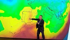 Roberto Brasero informando de cuál será el tiempo de los próximos días.