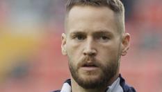 El portero de la Real Sociedad Álex Remiro cree en la fuerza del fútbol para mejorar la sociedad, por ello invierte parte de su tiempo libre en dar charlas sobre comportamiento a niños y padres de 50 clubes guipuzcoanos.