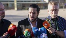 Rafael Amargo y el abogado Marcos García Montes, en Soto del Real el 12 de abril de 2024.