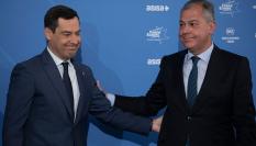 El mandatario andaluz, Juan Manuel Moreno Bonilla, y el regidor hispalense, José Luis Sanz; en una imagen de archivo.