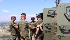 El general jefe de la División Castillejos visita al Regimiento Farnesio