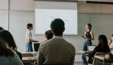Un grupo de estudiantes en clase.