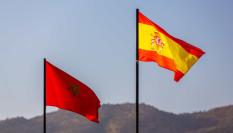 Las banderas de España y Marruecos ondeando