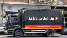 Un camión de la compañía cervecera Estrella Galicia, en una imagen de archivo.
