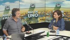 Foto de archivo de Carlos Alsina entrevistando a Isabel Díaz Ayuso