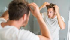 Estos son algunos productos que ayudan a combatir la caída del pelo en hombres