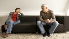 Padre e hijo enfadados.