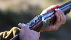 Una persona cazando.