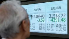 Un panel mostrando las grandes caídas de este lunes 5 de agosto en el Nikkei