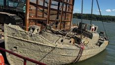 El barco de la Alemania nazi extraído del fondo del río Danubio.