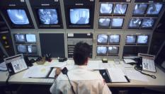 Graban a un trabajador robando material de su empresa y pide 30.000 euros por violar su intimidad