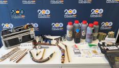 Las sustancias alucinógenas y útiles hallados durante la operación.