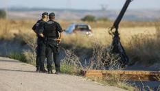 La Guardia Civil rastrea el canal de Mocejón y registra dos domicilios de esta localidad toledana en la que fue asesinado el niño de 11 años Mateo, un crimen por el que ha sido detenido este lunes un joven de 20 años.