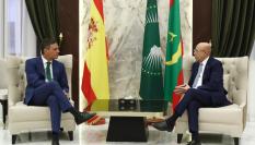 El presidente del Gobierno, Pedro Sánchez, durante su reunión con el presidente de la República Islámica de Mauritania, Mohamed Cheikh El Ghazouani