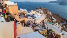 Masificación turística en Santorini, Grecia.