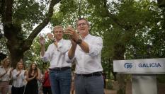 El presidente de la Xunta de Galicia, Alfonso Rueda, y el presidente nacional del PP, Alberto Núñez Feijóo, durante la apertura del curso político de los populares en Cerdedo-Cotobade (Pontevedra).