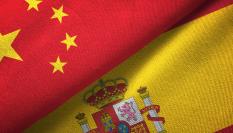 Banderas de España y China.
