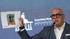 El presidente de la Asamblea Nacional (AN, Parlamento) de Venezuela, Jorge Rodríguez, mostró este miércoles una "carta firmada" por el abanderado de la oposición mayoritaria, Edmundo González Urrutia, en la que dice acatar la decisión del Tribunal Supremo de Justicia (TSJ) de validar el controvertido triunfo de Nicolás Maduro en las elecciones del 28 de julio.