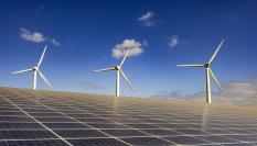 Dos de las principales fuentes de energía renovable: energía eólica y energía solar