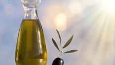 Imagen de una botella con aceite de oliva.